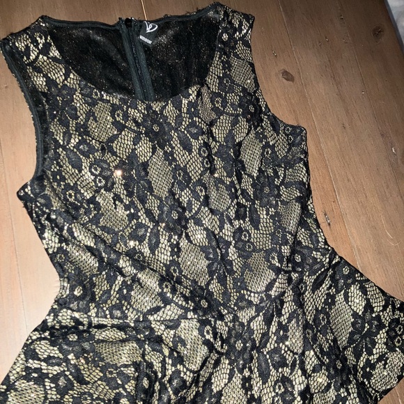 Windsor Peplum Top - Picture 2 of 4